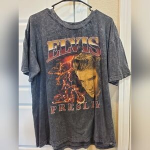 Buckle Tee‎